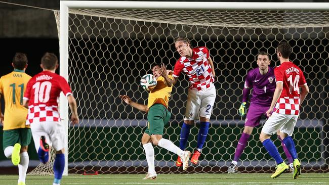 Tim Cahill controls a ball.