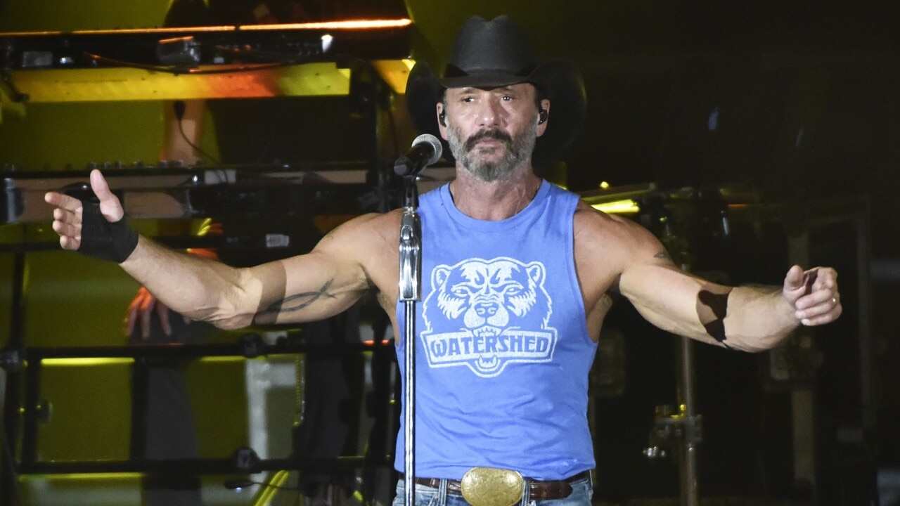 Country music singer jumps offstage to confront hecklers during concert