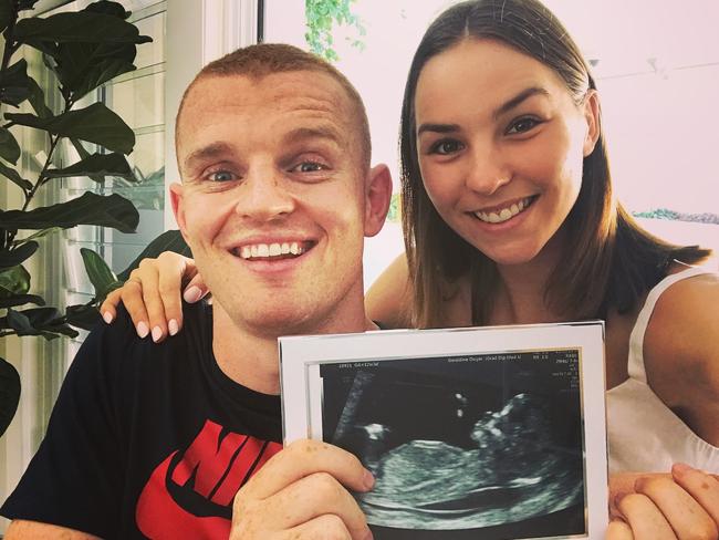 Ex Newcastle Knights player Alex McKinnon just posted on instagram he is having a baby with his wife Teigan "Baby Mckinnon coming soon"