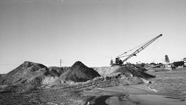 Sand being removed west of the Ocean St bridge in 1979. Picture: Supplied