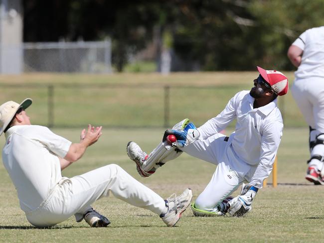 Dandenong District CA: Mordialloc v Parkfields, Ben Cavanagh Reserve, Mordialloc,  Andrew Keays was  batting for  Parkfields, Chathura Athukorala was bowling,    catch  -   keeper - Damith Mapa & Tim Richardson for Mordialloc, Picture Yuri Kouzmin