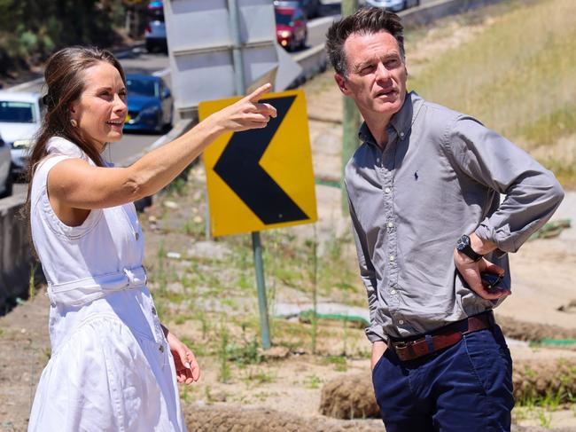 Independent state MP for Pittwater, Jacqui Scruby, shows NSW Premier Chris Minns, on Saturday, November 23, 2024, the unfinished work on the $340m Mona Vale Rd West upgrade that has been put on the budget backburner for two years.