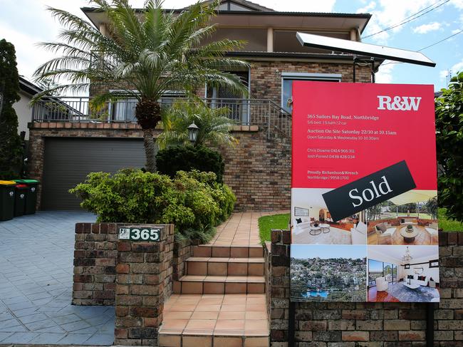 SYDNEY, AUSTRALIA - Newswire Photos October 25, 2022: A general view of a residential property with a sold sign in the Northern Suburbs of Sydney. Sydneyâs house prices have become unaffordable for the average resident and some other capital cities are not far behind. Picture: NCA Newswire / Gaye Gerard