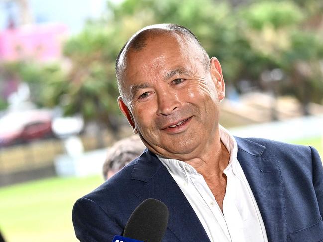 Australia's head coach Eddie Jones speaks to media at Coogee Oval in Sydney on October 17, 2023. Australia head coach Eddie Jones on October 17, 2023 denied a rumoured shift to Japan, pledging to stick with the struggling Wallabies following a disastrous Rugby World Cup campaign. (Photo by Saeed Khan / AFP) / RESTRICTED TO EDITORIAL USE