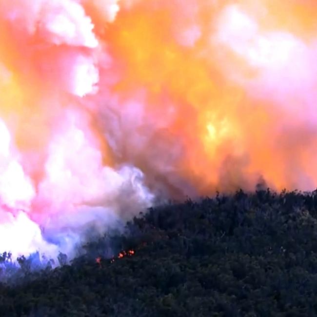 Videos showing the QFES response to major bushfires at Wallangarra.