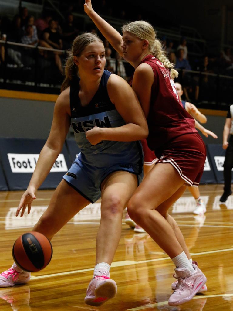 Isla Juffermans and Jess Petrie go head-to-head in the women's semi-final on Saturday. Picture: Jaylee Ismay/BNSW