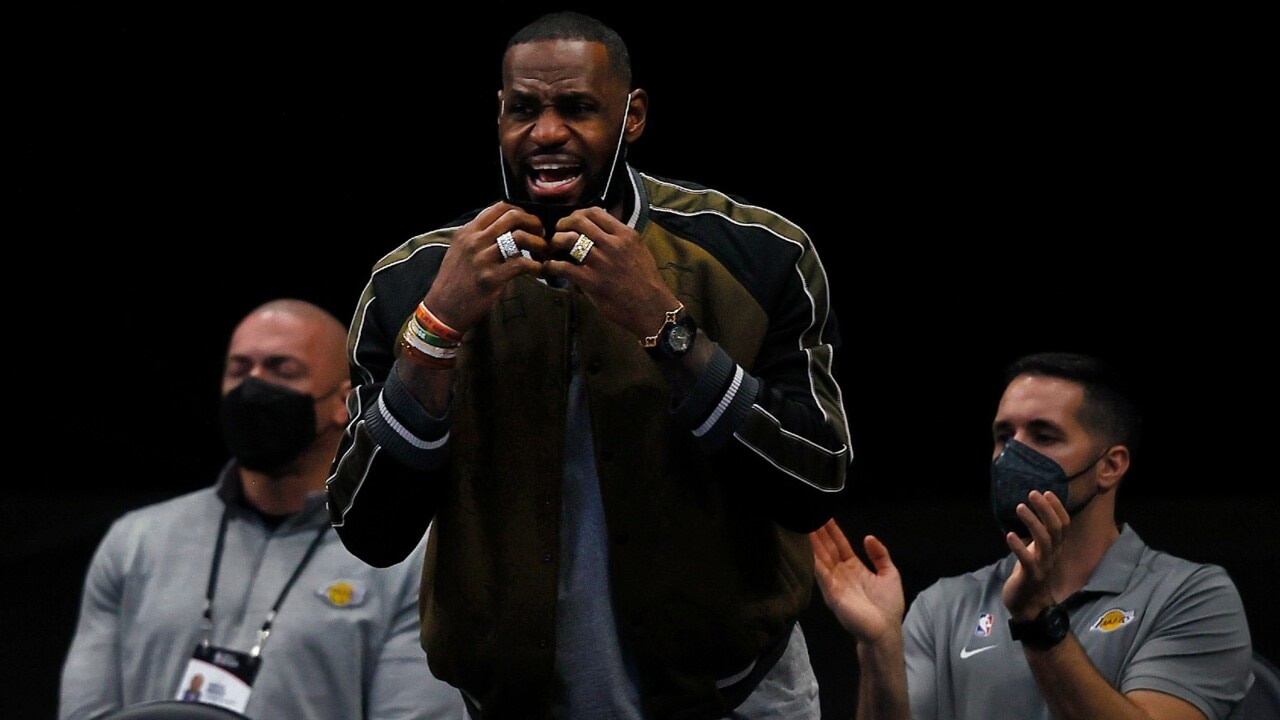 LeBron James should 'stick to shooting hoops' and not 'shooting his mouth off'