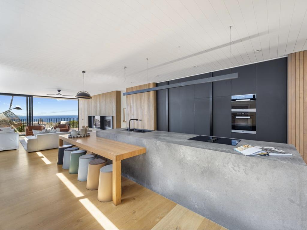 The contemporary kitchen set up.