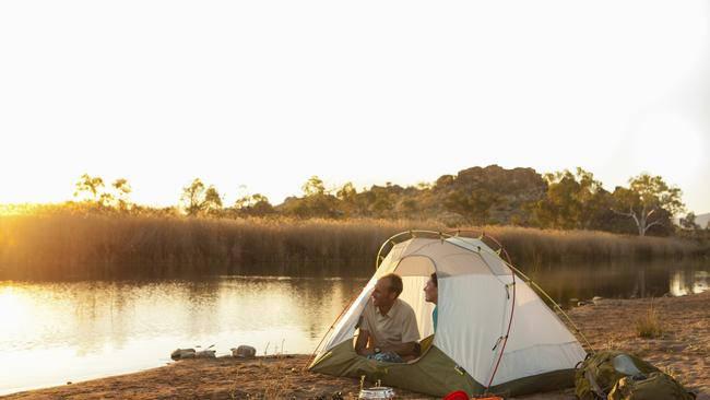 There are many beautiful campgrounds around Alice Springs. Explore and appreciate the scenic beauty and history of the area on foot, swim in a waterhole, or pitch a tent for a longer stay.