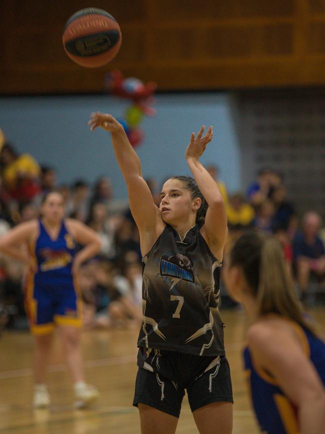 Dom Carbone takes a free throw for Lighning during her outstanding performance in the 2020 Women’s Darwin Basketball League Final. Picture: Glenn Campbell