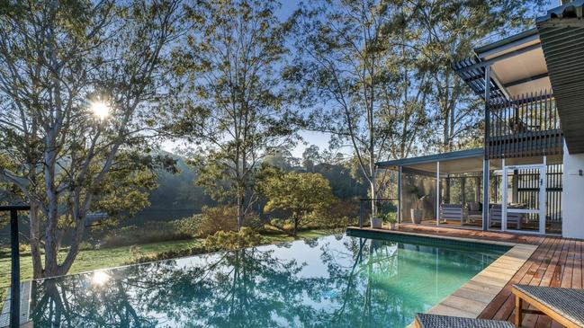 The stunning infinity pool at 25 Mandalay Street, Fig Tree Pocket