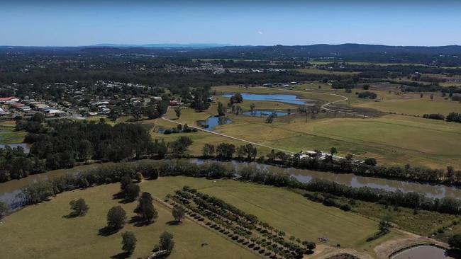 The residents’ plan does not cross the Albert River.