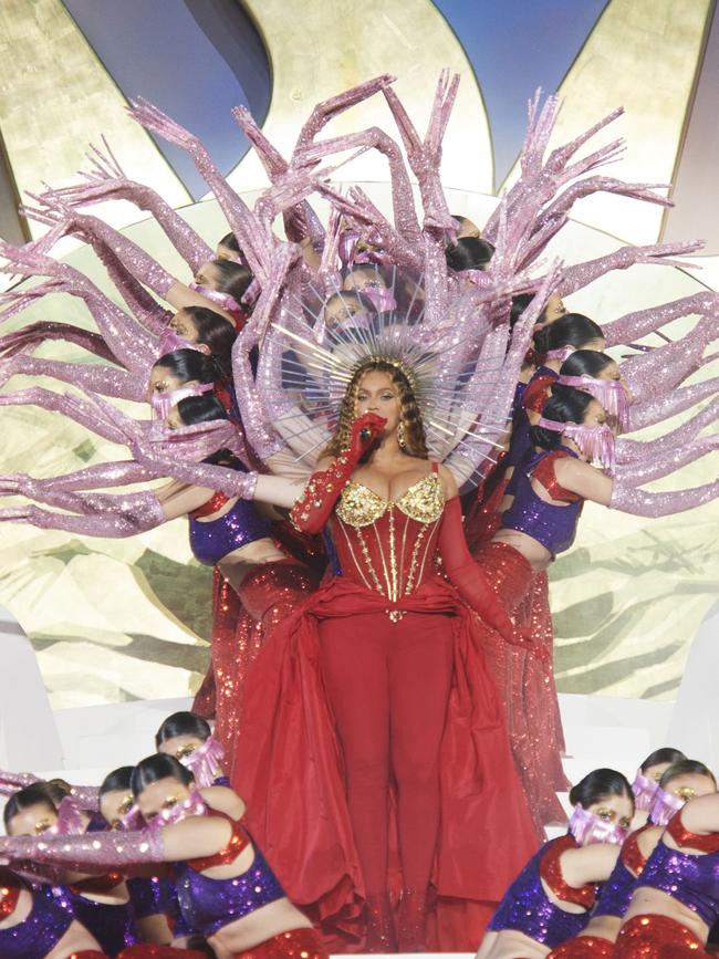 Beyonce was joined on stage by Lebanese dance group The Mayyas.