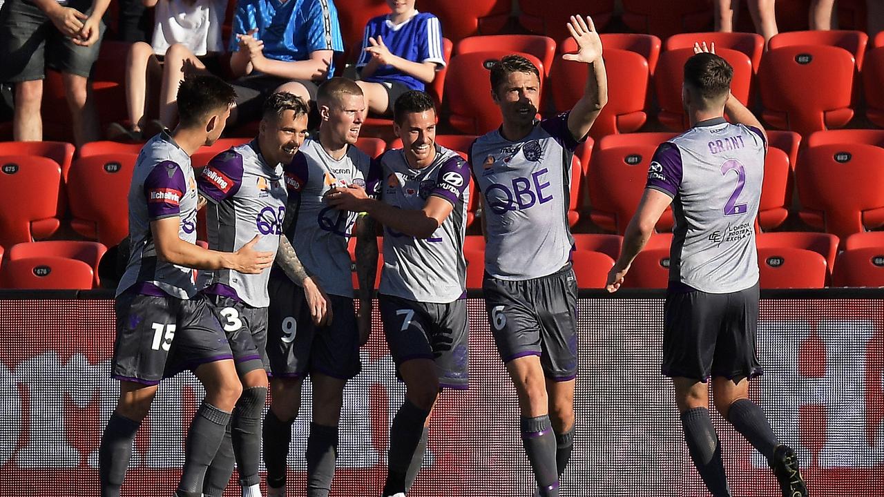 Perth Glory celebrate after scoring. (Photo by Daniel Kalisz/Getty Images)