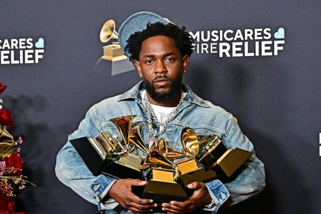 Rapper Kendrick Lamar poses with his five Grammys