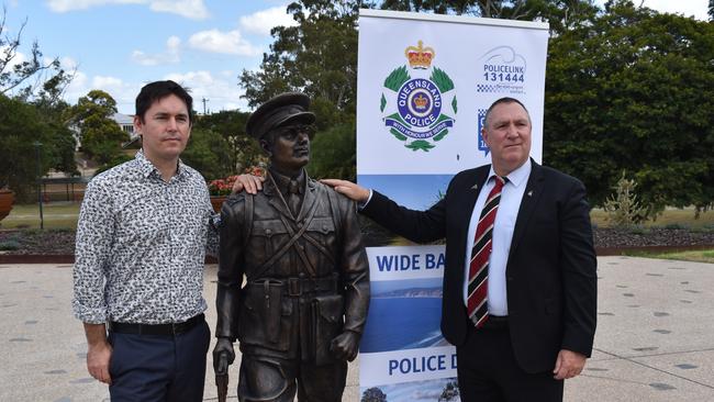 (L) Mayor George Seymour and Detective Inspector Gary Pettiford at the Duncan Chapman Memorial in Maryborough. Photo: Stuart Fast