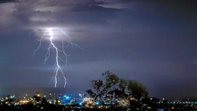 WARNING: A severe thunderstorm is on the way for Coolangatta/Tweed Heads. Picture: Brian Cassidy