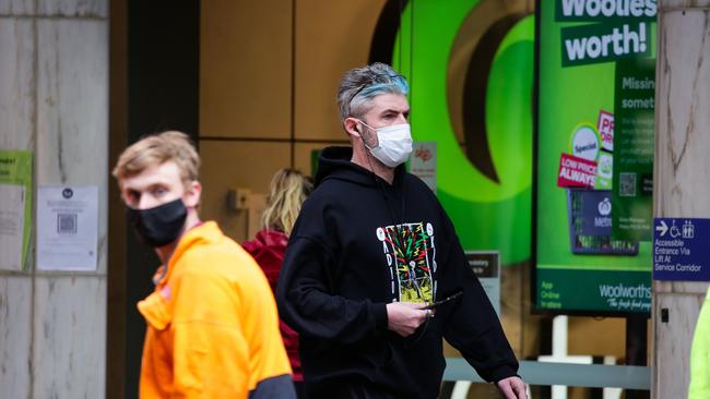 Woolworths staff will get 8 hours paid leave to get the jab. Picture: NCA NewsWire/ Gaye Gerard