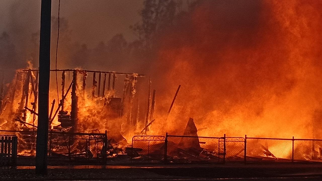 Dramatic footage of a property on fire in Rappville during the bushfires.