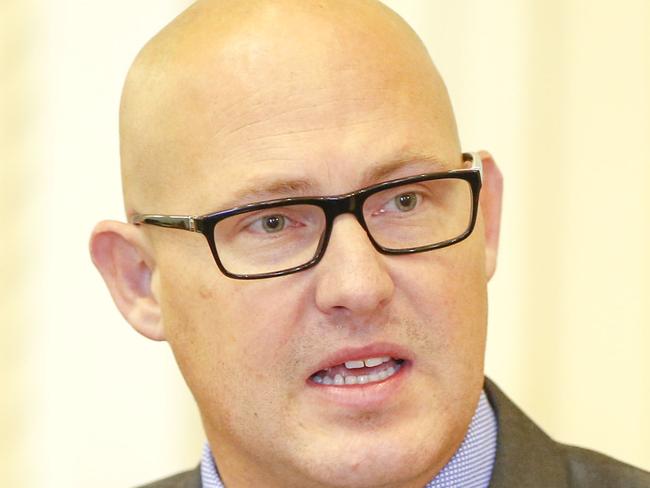 Curtis Pitt speaking in parliament, Brisbane, Thursday, October 26, 2017. (AAP Image/Glenn Hunt) NO ARCHIVING