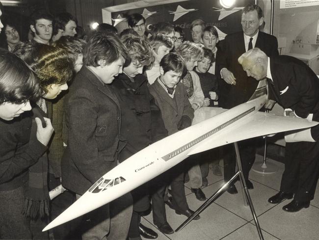 Sir Barnes Wallis (right) explains design principles of the Concorde to schoolchildren in January 1970.