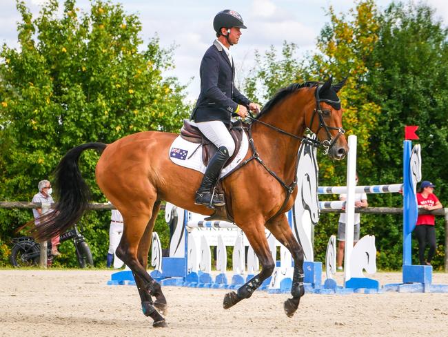 Hot competition: Keven Mc Nab on Scuderia 1918 Don Quidam at the Land Rover Kentucky Horse trials.