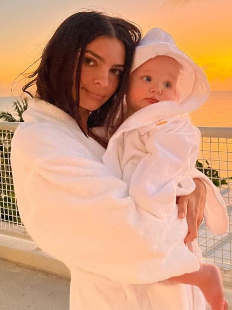 Others said it was simply a wholesome family moment. Picture: Instagram / @emrata