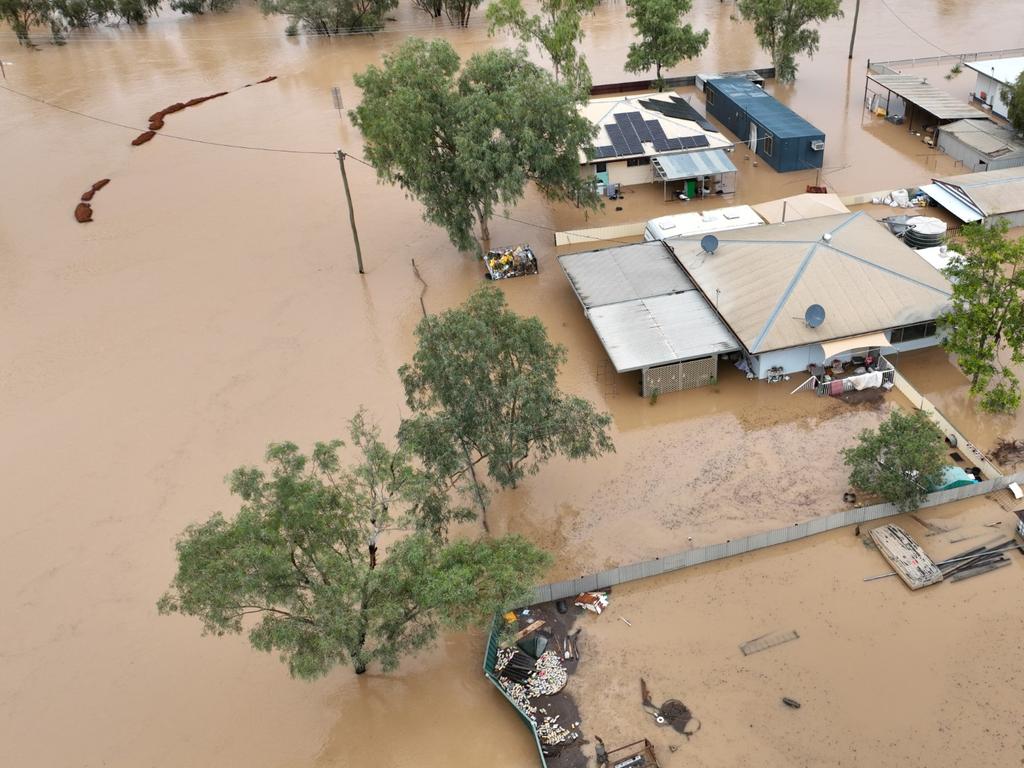 Thargomindah locals say they will need the help of tourist to get back on their feet