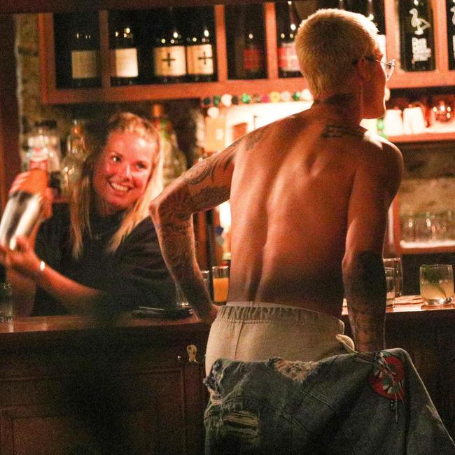 No shirt, no service rules definitely did not apply to Bieber at this NZ establishment. Picture: AKM-GSI/BackGrid