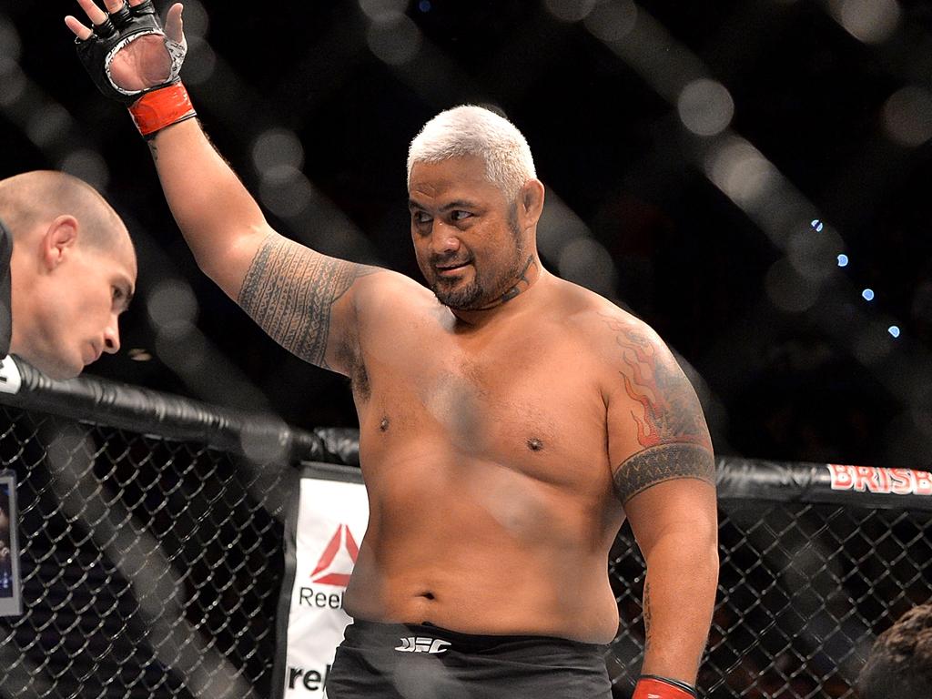 Mark Hunt, Chess, UFC, MMA Fighter Super Samoan Knockout Artist Plays ...