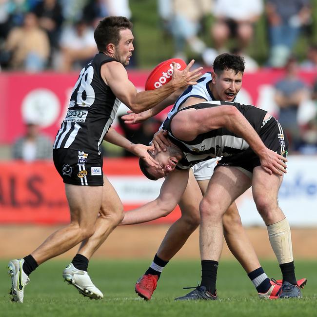 Wangaratta’s Abraham Ankers escapes with the ball. Picture Yuri Kouzmin