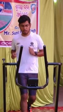 Man sets insane Guinness World Record for running on treadmill