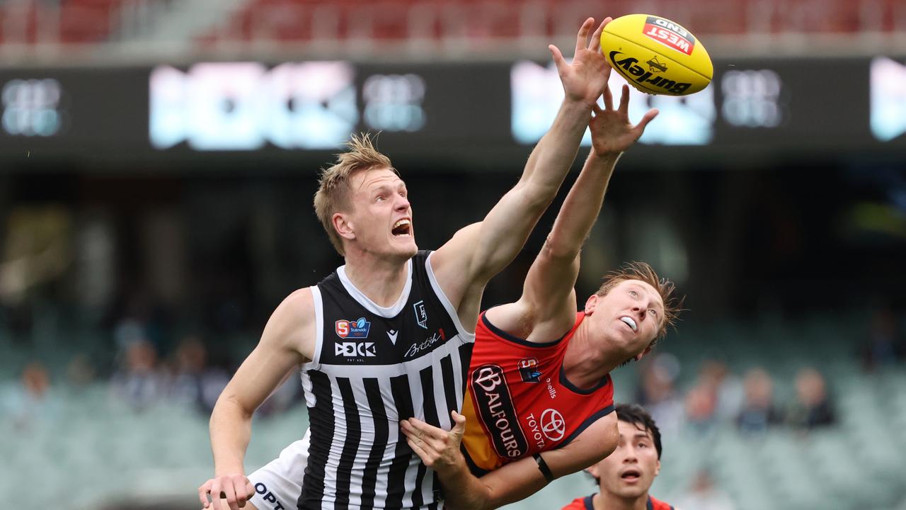 Port Adelaide’s Sam Hayes and the Crows’ Kieran Strachan battle for the ball during the SANFL Showdown at Adelaide Oval. Picture: SANFL Image/David Mariuz