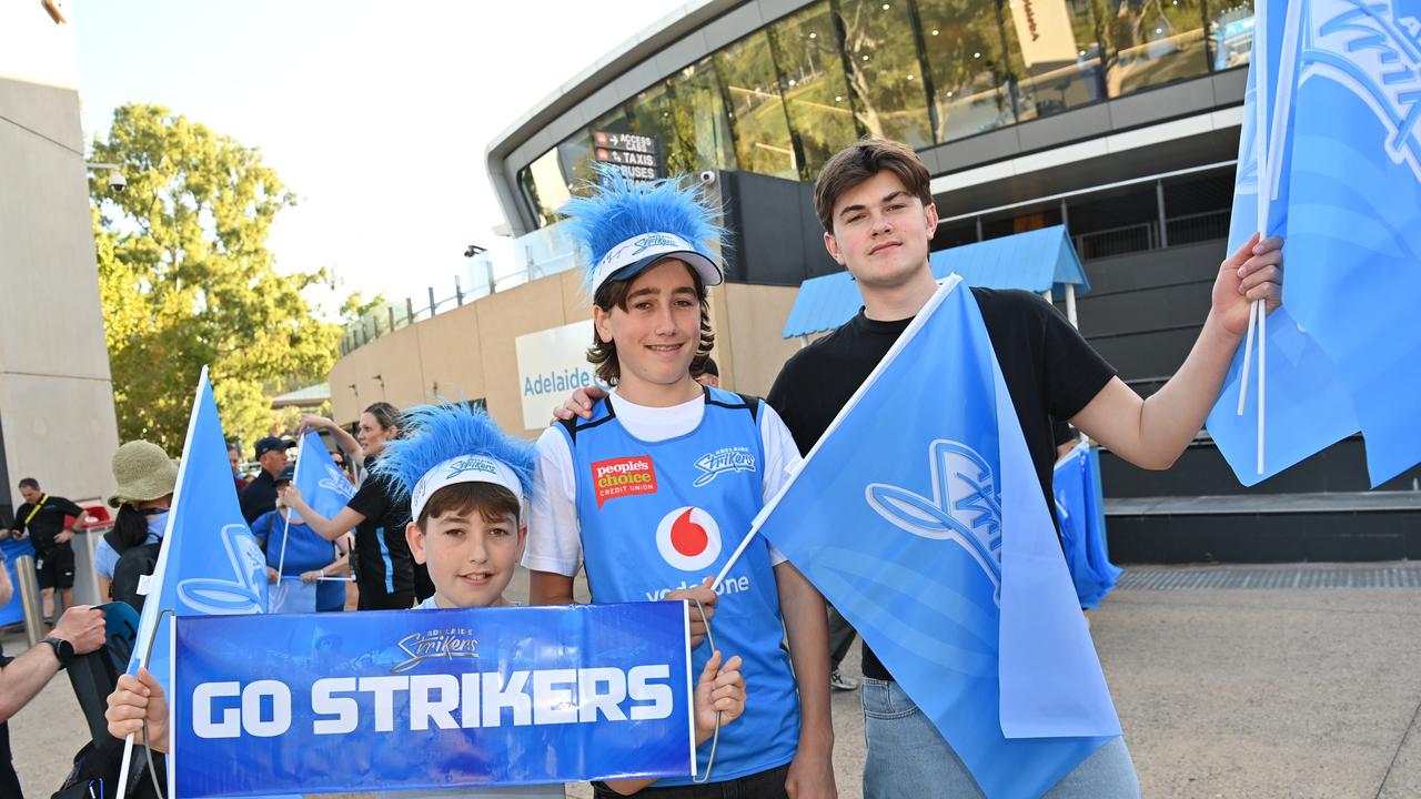 20/12/24. Gallery Big Bash - Adelaide Strikers v Melbourne Stars at Adelaide Oval. Picture: Keryn Stevens