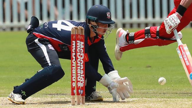 Eastern Suburb’s keeper Max Glen attempts a run out during round seven. Pic: Jeremy Ng.