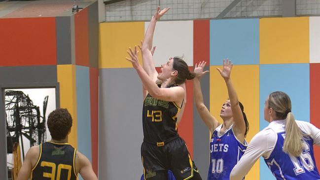 Alicia Carline produced a stunning display across the weekend for Sherbrooke. Photo: Basketball Victoria.