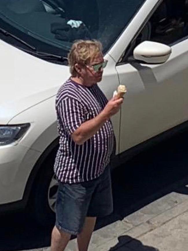 Elton John’s Geelong doppelganger, with ice-cream.