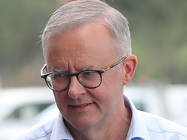 FEDERAL ELECTION TEAM 2022. LABOR BUS TOUR 14/4/2022 - Labor leader Anthony Albanese visits Mount Thorley Warkworth mine in regional New South Wales on day 4 of the federal election with Labor candidate for Hunter Dan Repacholi. Albo arrives for his visit.  Picture: Toby Zerna