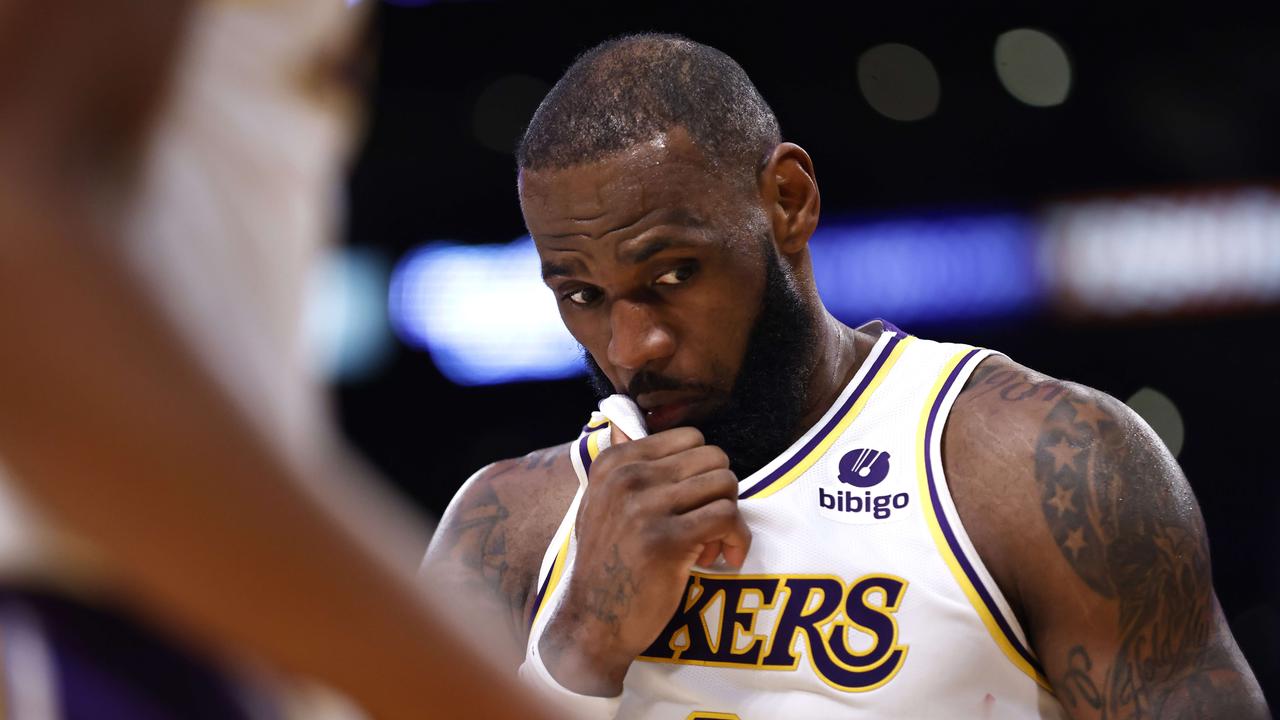 LeBron James LA Lakers crowd crush  LeBron James goes nuclear on 38th  birthday