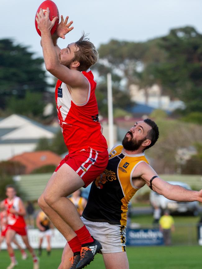 Sorrento's Leigh Poholke marks in front of Frankton's Byron Barry. Picture: Jay Town