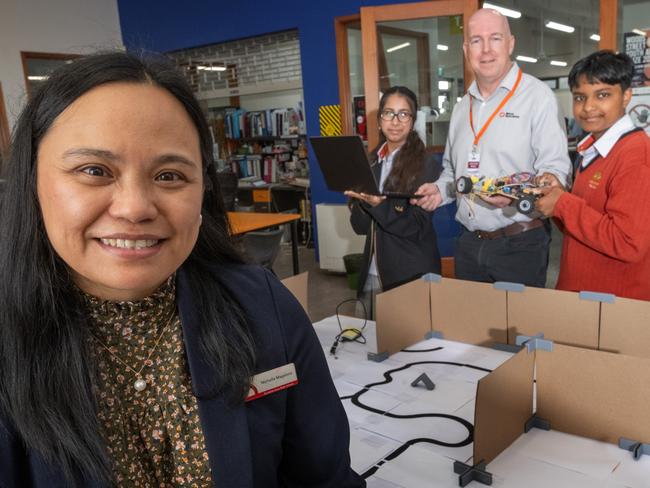 Ms Magalona connects her students with volunteer mentors from CSIRO’s STEM Professionals in Schools program, like Rob Jessop. Picture: Tony Gough