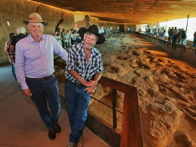 Tourism Minister Stirling Hinchliffe with Australian Age of Dinosaurs Museum founder David Elliott.