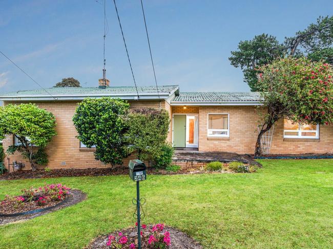 246 Mount Pleasant Rd, Highton, sold at auction.