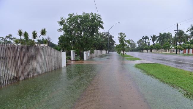 Golf links Drive. Picture: Shae Beplate.