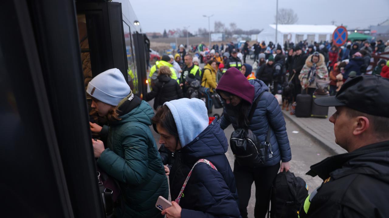 People from war-torn Ukraine board a bus that will take them to Poland. Picture: Getty Images.