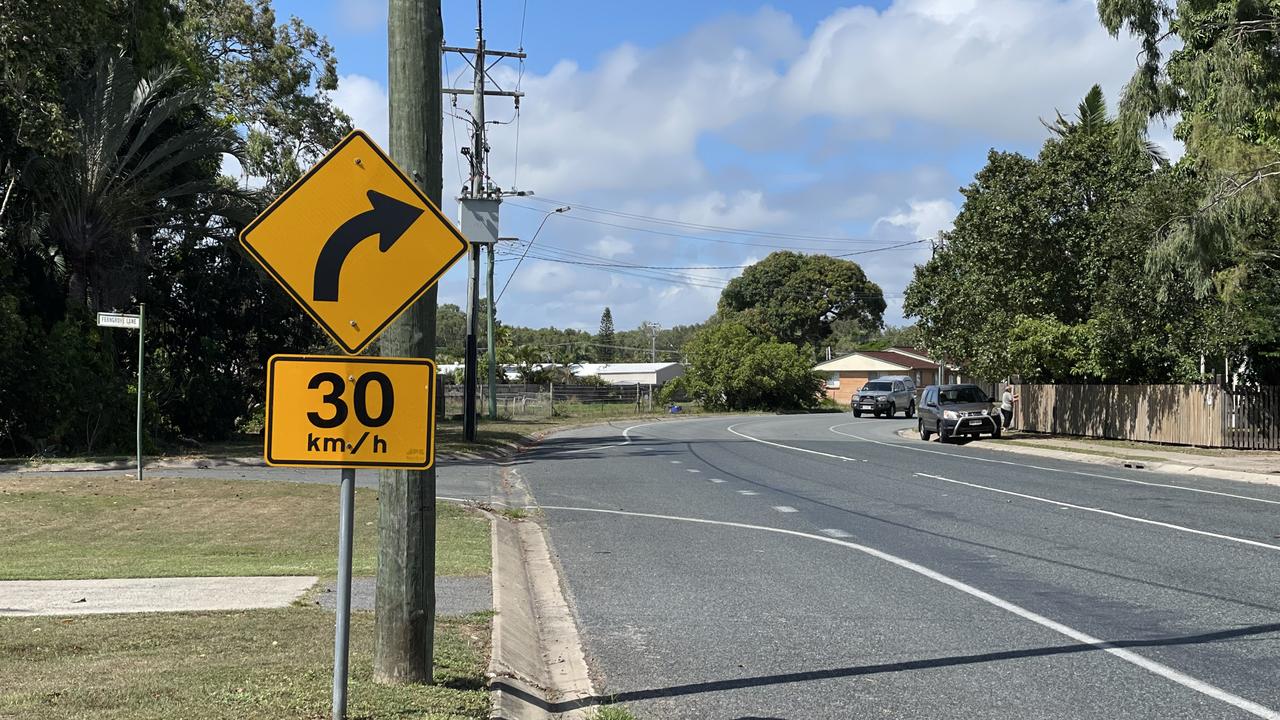 There is a 30kmh advisory speed sign just before a bend at the intersection of Andergrove Rd and Ferngrove Lane. A 38-year-old Mackay man was seriously injured in a hit and run incident barely 50ms from the sign. Picture: Janessa Ekert