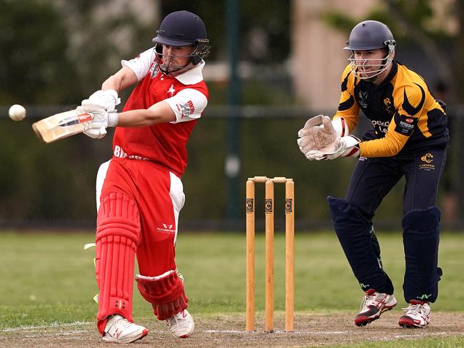 Jakob Woinarski batting for Mordialloc.