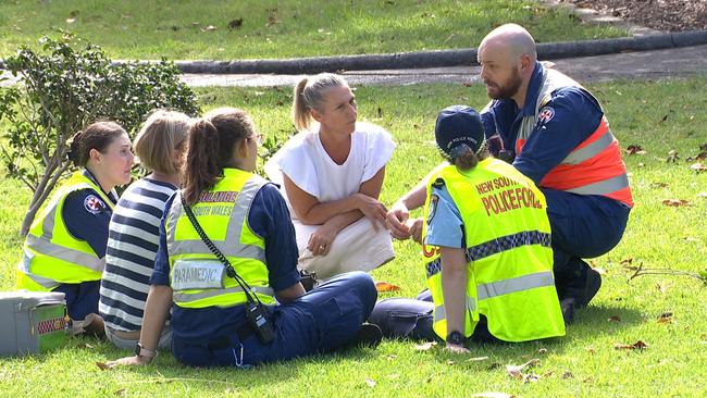 Paramedics and police speaking to people near the scene. Photo: OnScene Bondi / Supplied