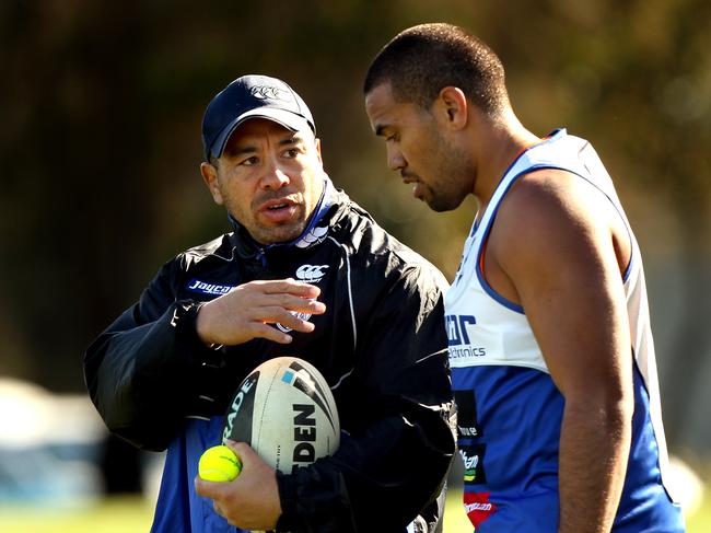 Dymock chats with Frank Pritchard at Bulldogs training in 2011.