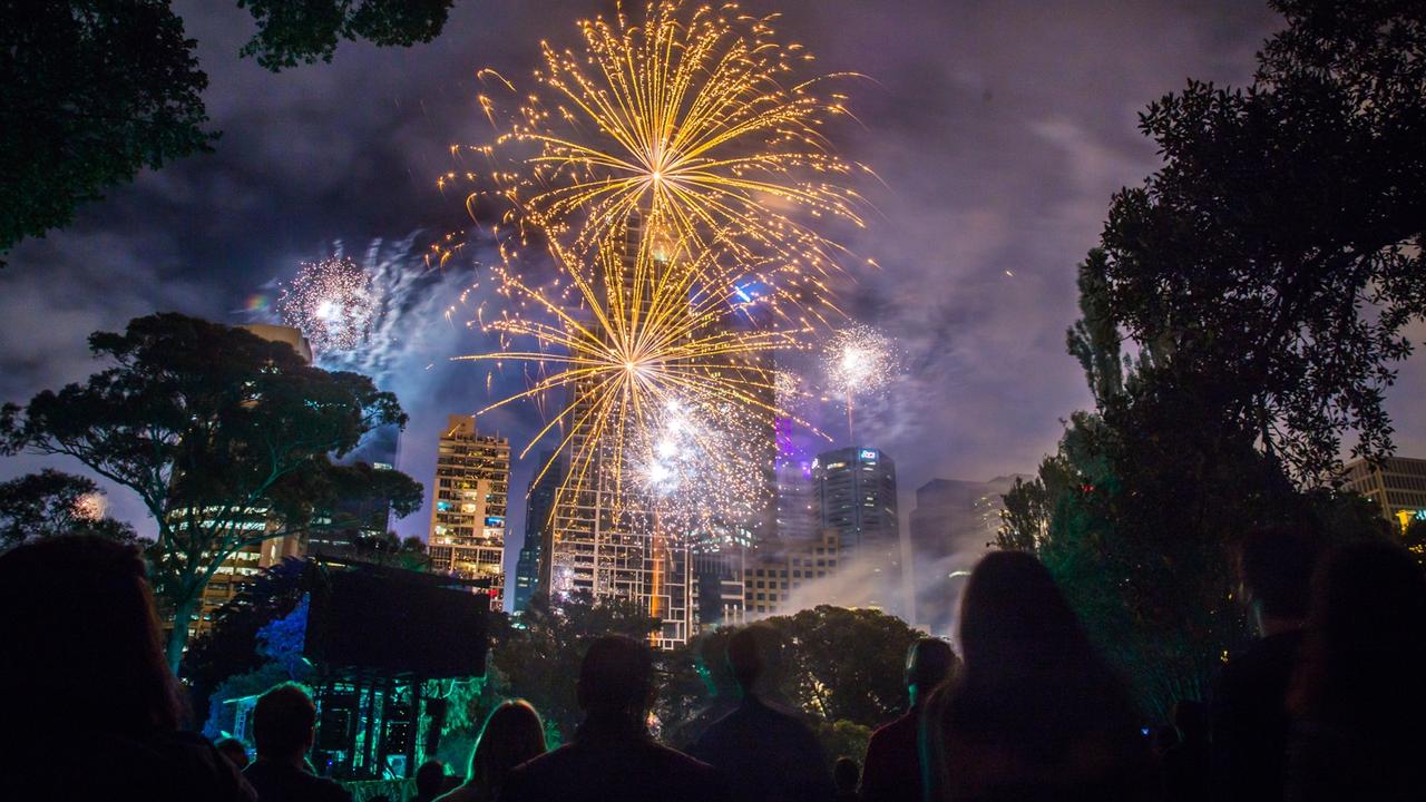 Melbourne fireworks New Year’s Eve: City crush to ease as fun spreads to suburbs | Herald Sun